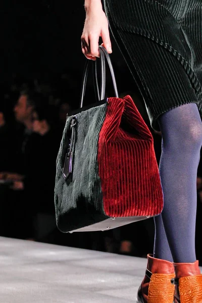 Look 16